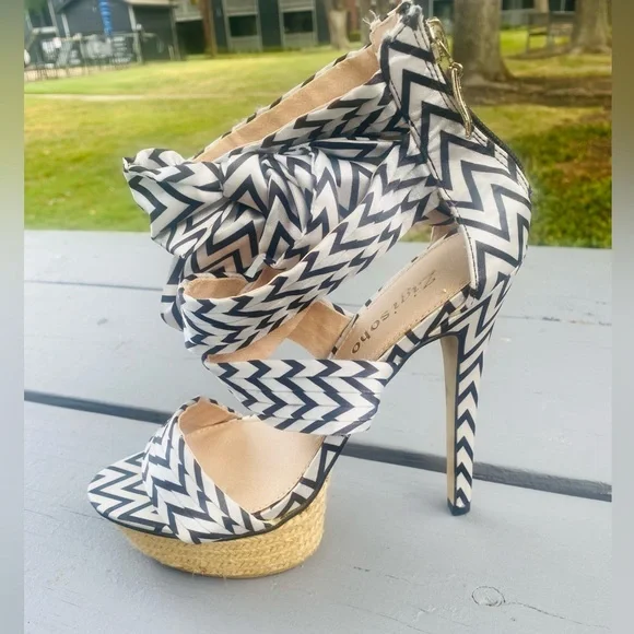 Zigi Soho Women's Black and White Sandals S/7 - Picture 8 of 16